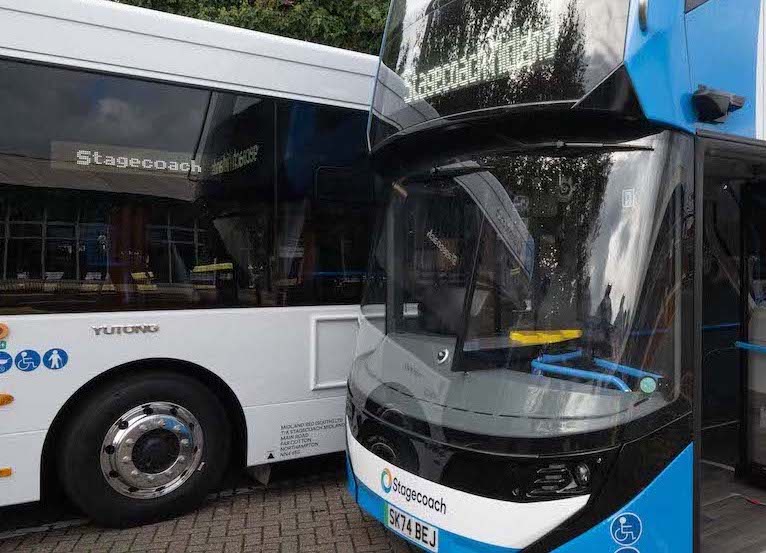 VEV ondersteunt de elektrificatie van bussen van Stagecoach met krachtig opladen, zonne-energie en een besturingsplatform